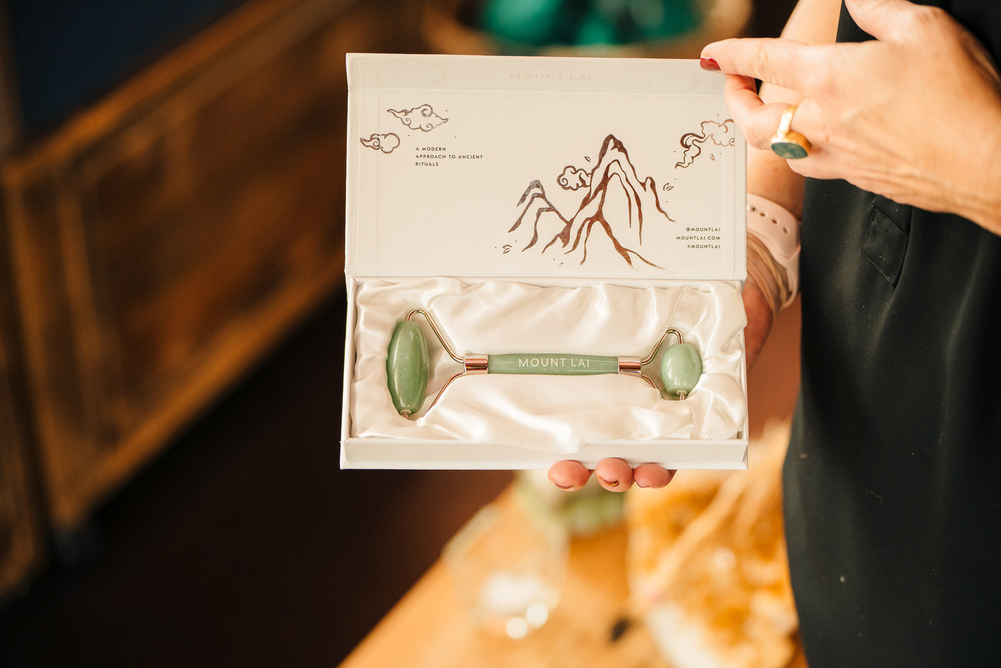 Mount Lai De-Puffing Jade Roller